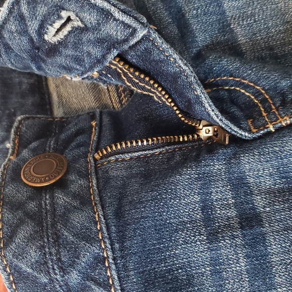American Eagle Denim Shorts Size 4 Distressed Hem. Like New. - Picture 8 of 8